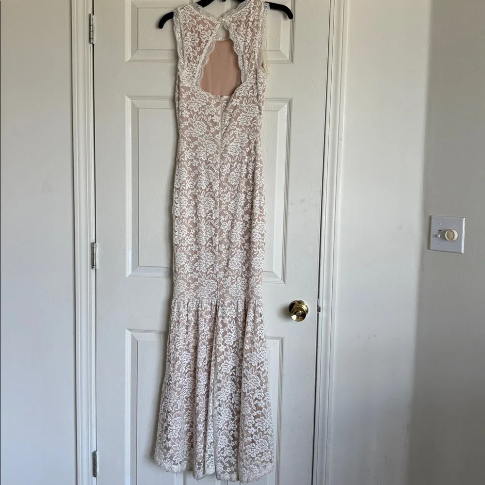 Windsor Lace Prom Dress in Cream - Picture 3 of 6